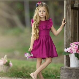 💕Size 5 stunning dress! In great condition, worn nice!